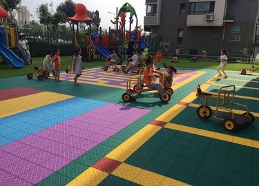 Chine Vert démontable adapté aux besoins du client coloré d&#039;amortisseur de plancher de jardin d&#039;enfants usine